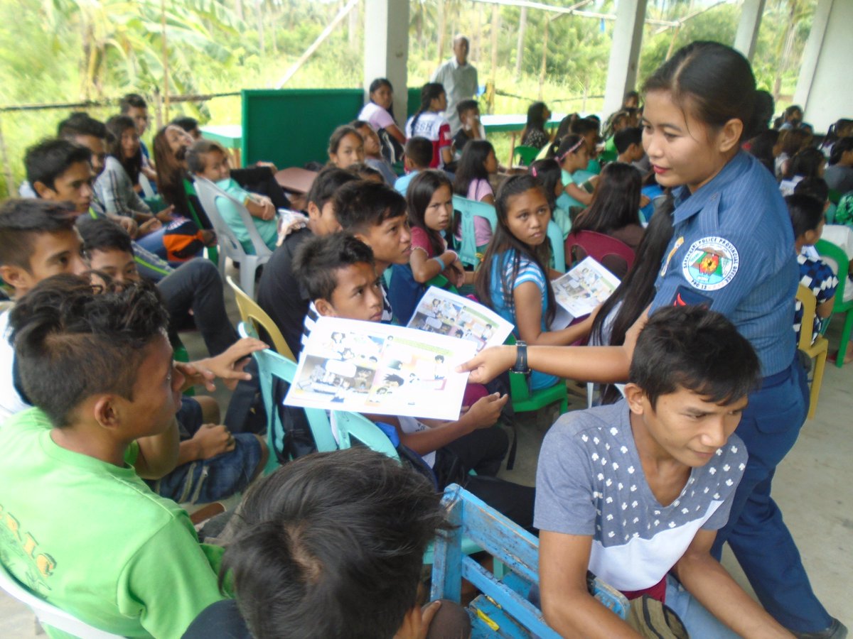 malapatanpnp's tweet photo. Distribution of IEC Leaflets/Materials on Child Trafficking https://t.co/RZ91ZP5lav