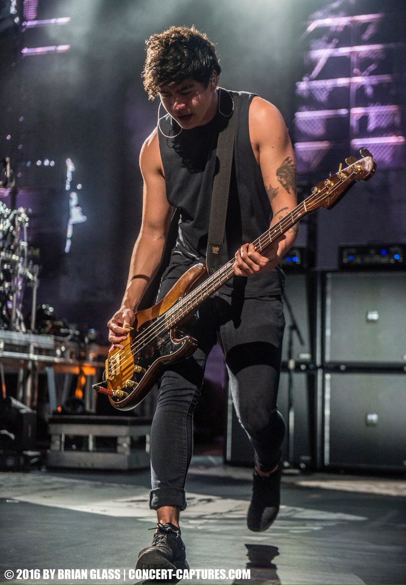 arisweeetener's tweet photo. rt if u wanna lick their sweaty tattoos https://t.co/YZkzhrxStA