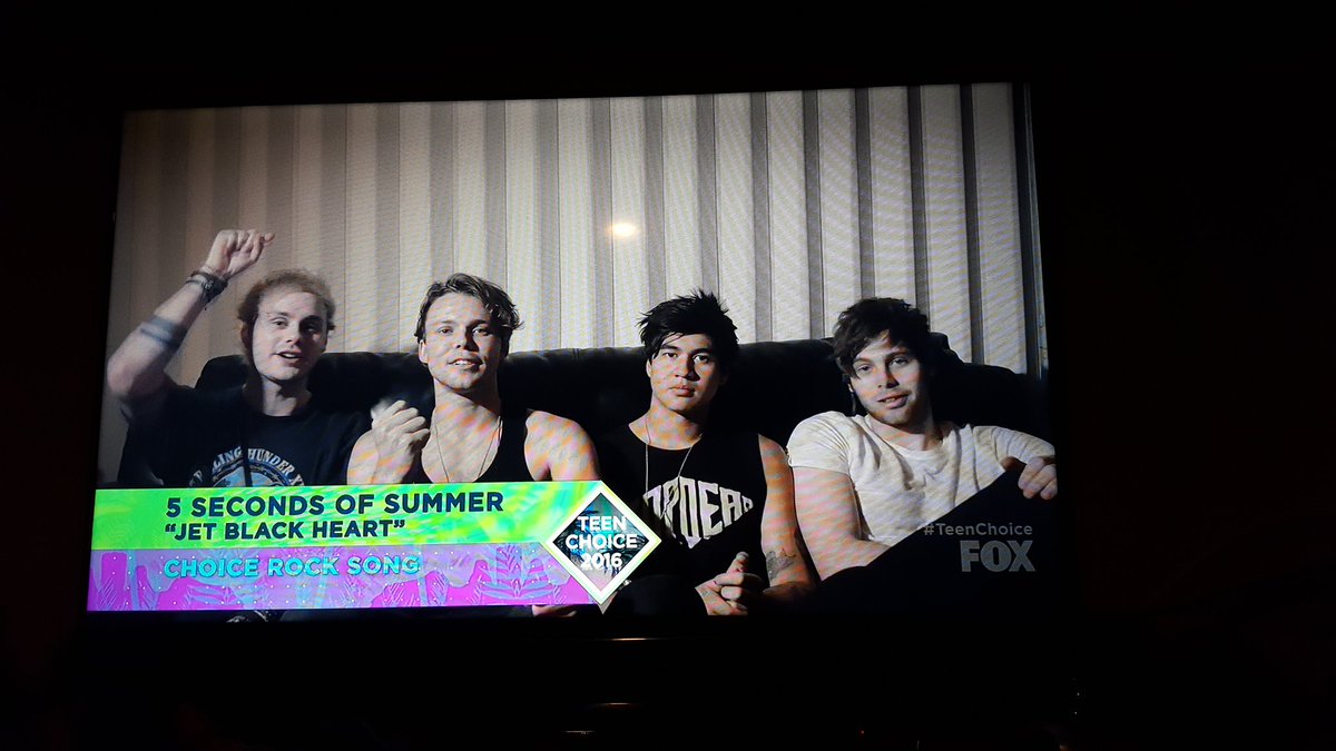 5SOSLocate's tweet photo. PROUD PROUD PROUD PROUD PROUD PROUD 💖🤘🏻🤘🏻🤘🏻🤘🏻🤘🏻🤘🏻🤘🏻🤘🏻

#SLFLStPaul 🇺🇸 
#TeenChoice https://t.co/E2da6EOCJm