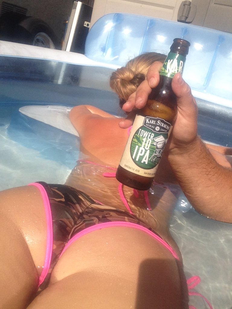 lauraislovely's tweet photo. @KarlStraussBeer here's your new ad campaign #booty and #beer #tower10 https://t.co/dSorm2jWlm