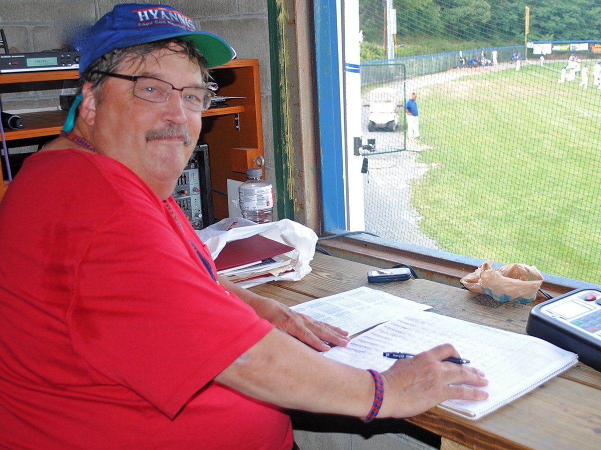 OfficialCCBL's tweet image. As @harborhawks celebrate 40 years, Tim Ellstrom celebrates 37 years as the voice of Hyannis bit.ly/2akk6Qy