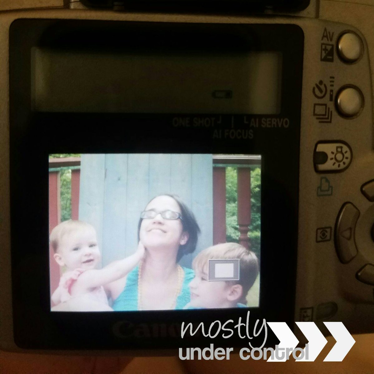 mundercontrol's tweet photo. Tried to take a new headshot today... #momlife #mostlyundercontrolblog #wahm https://t.co/nEzkS0bj1A
