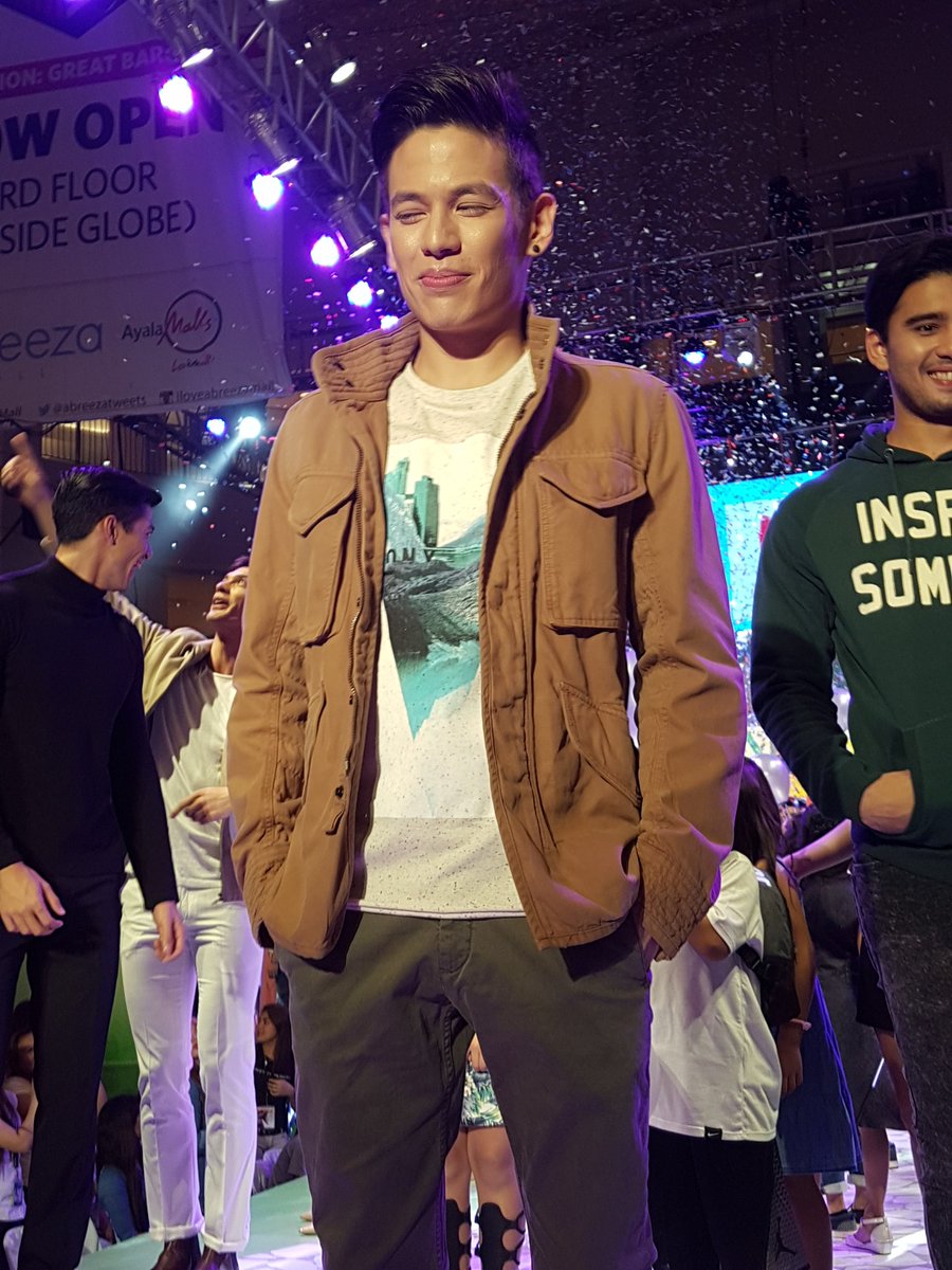 coolkidyeye's tweet photo. #AyalaMallsStyleOrigin #StyleOriginAtAbreezaMall #LoveEmsoMAS #JakeEjercito @abreezatweets @unoemilio https://t.co/mFBbCcJjw7
