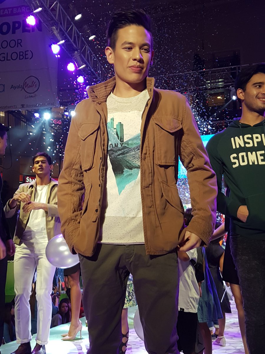 coolkidyeye's tweet photo. #AyalaMallsStyleOrigin #StyleOriginAtAbreezaMall #LoveEmsoMAS #JakeEjercito @abreezatweets @unoemilio https://t.co/mFBbCcJjw7