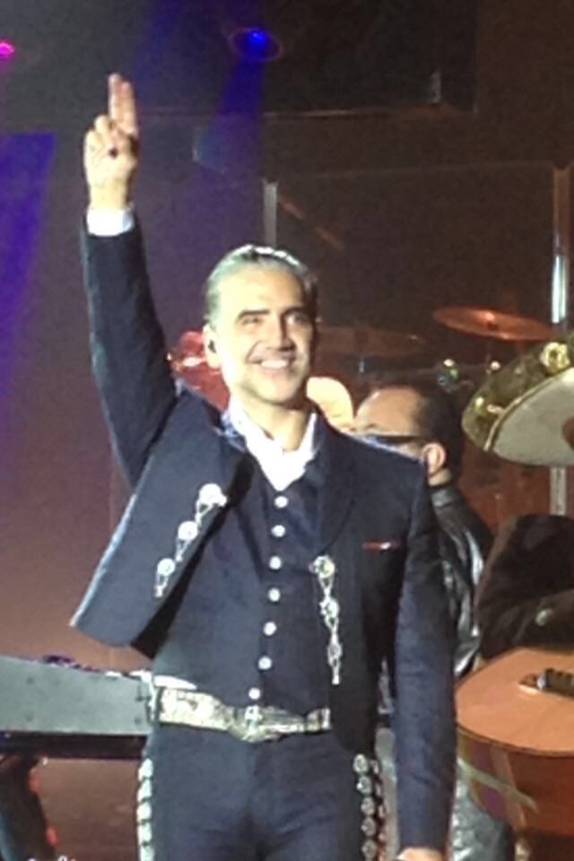 erfeluna's tweet photo. @alexoficial 👏🏼👏🏼gracias por tu concierto ACAPULCO cada Vez Más Extraordinario Felicidades https://t.co/s8ooVjodYn