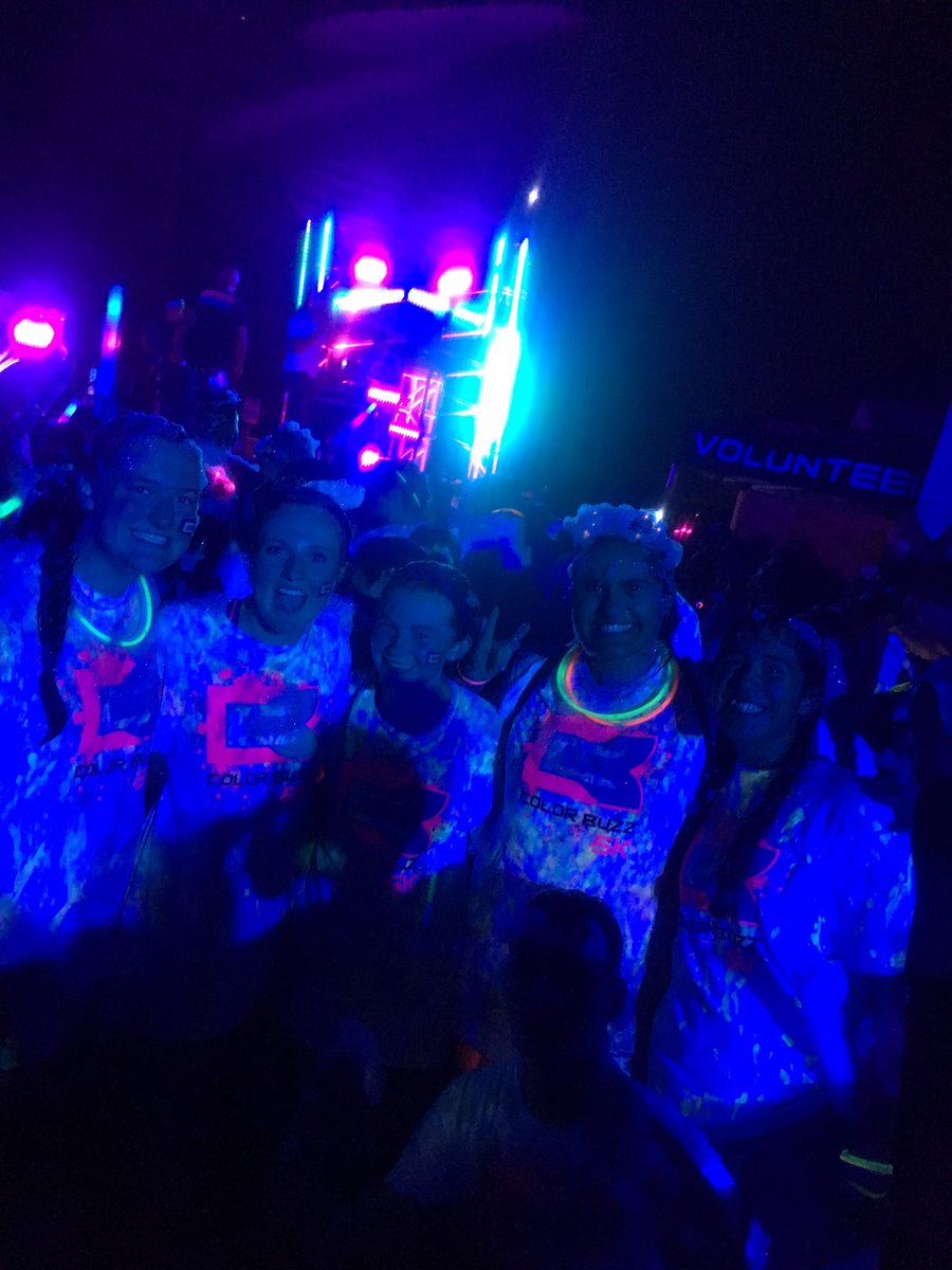 ally_thomas13's tweet image. We "ran" a pretty COOLorful 5K #colorbuzz @katiecarlson2 @bikakapil @laurenMeltzer40