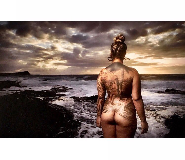 noonstee_'s tweet photo. My Aunty Penelope & her beautiful Samoan traditional wear. Origin of the Coconut Tree. #Tatau #MarksOfPolynesia 💙🌴 https://t.co/APl4qkwMIY
