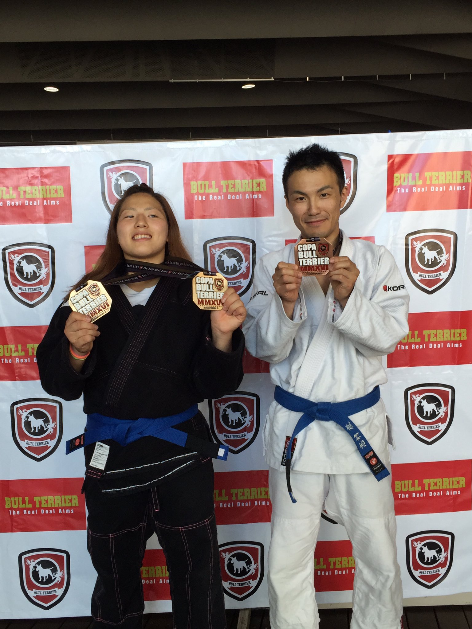 Kingレイナ 公式 コパブルテリア 柔術の試合 階級別オープンクラス共に腕十字とアームロックで全て1本勝ちして優勝しました これで柔術のメダル３つ目 艸 ｸｽｸｽｗ めっちゃ楽しい さー次ある試合に向けて練習するぞぉー 罒 T Co