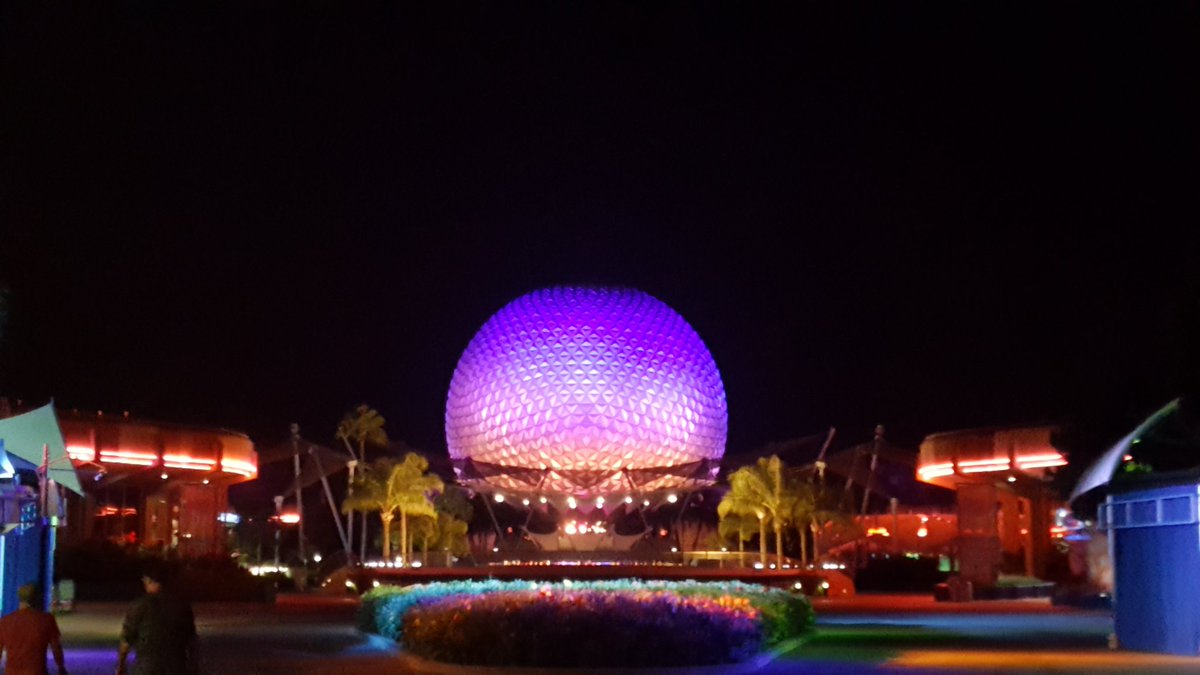 Mitzula's tweet image. Pretty sure I&apos;m the last non employee to see this #BigDiz #CreateCon