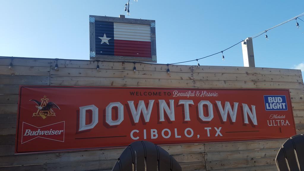 TravisinTX's tweet image. Sharing #Shiner #RubyRedbird #PrositForward #OldMainIceHouse #beer #grapefruit #ginger #lifeisfinerwithShiner