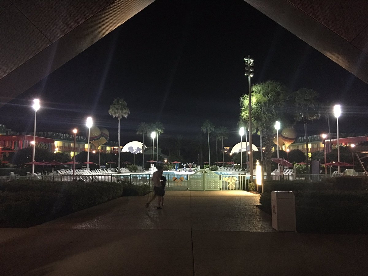 Juryfacts's tweet image. #CreateCon&amp;amp; #BigDiz ends with a final night snuggled next to Mickey.