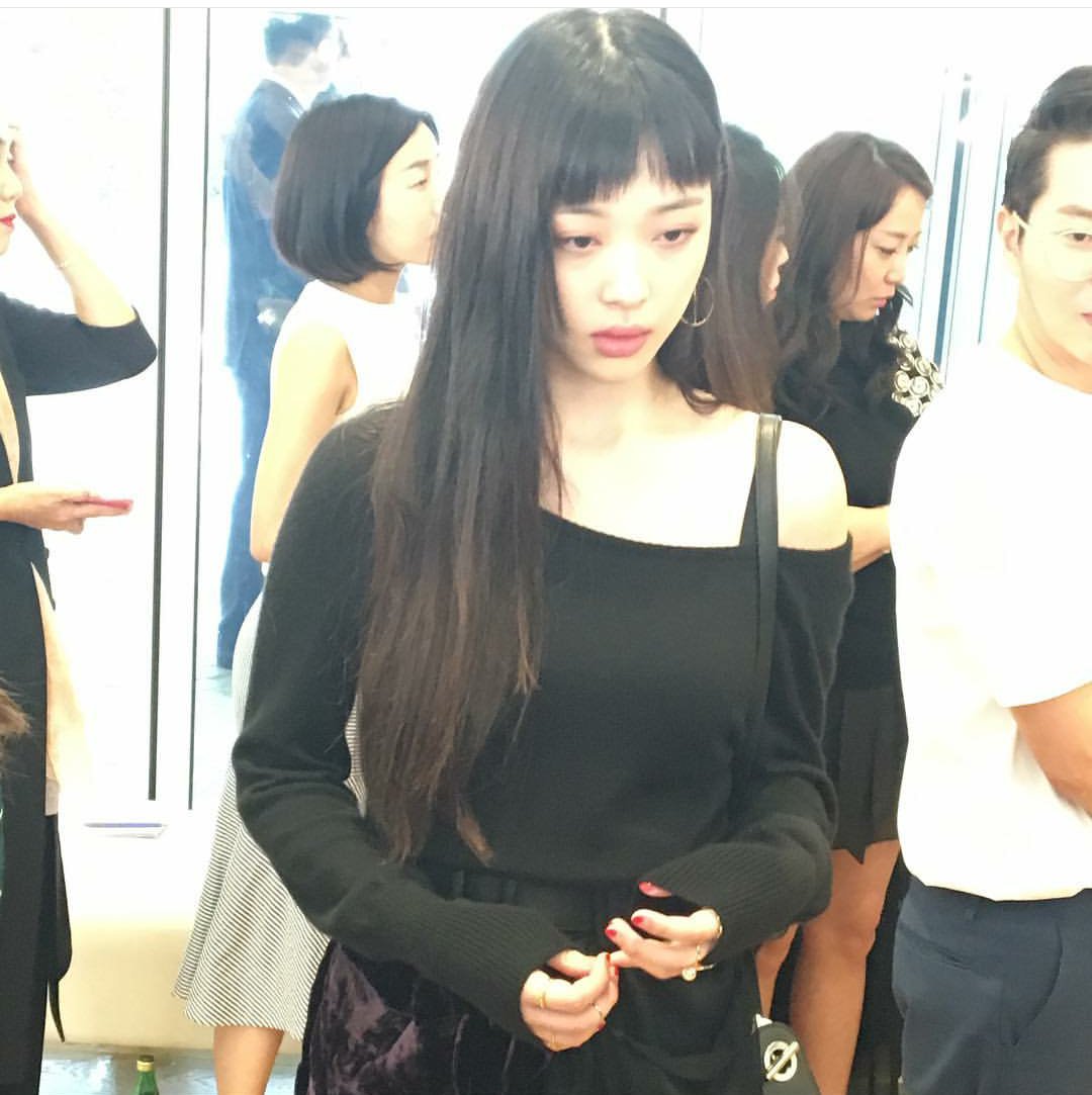 ssnownet's tweet photo. [INSTAGRAM] 160801 imagazinekorea: "Miss Sulli are you ok? Too much light you say?#wemetsulli #prettyimmaculateskin" https://t.co/6POYvy1Bv9