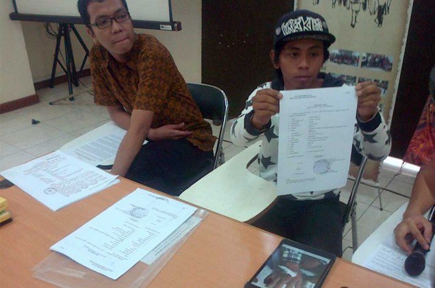 Metro_TV's tweet photo. Pengamen Korban Salah Tangkap Gugat Polda &amp; Kejaksaan DKI Rp1 Miliar https://t.co/C5qjbJe2Qz https://t.co/BOZT03BaQg