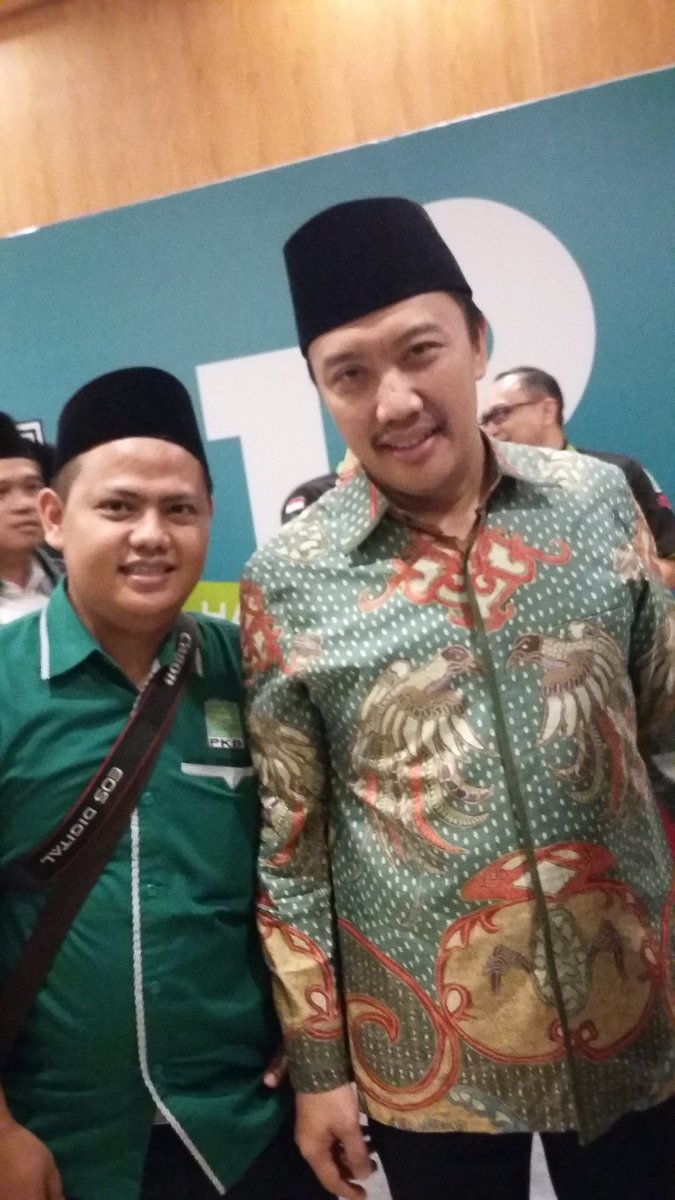 abdul_adhim_'s tweet photo. untuk mencapai kesuksesan harus dekat dengan org2 sukses.
#harlahpkb18
#dpwpkbjateng https://t.co/YFl33otgqu