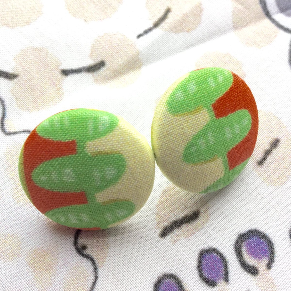 buck_lj's tweet photo. Button Earrings - Retro Fabric Studs - Bright Green Orange Fabric Covered… https://t.co/yd0kXI42bi #Etsy #FunkyStuds https://t.co/Qzs6hdvima