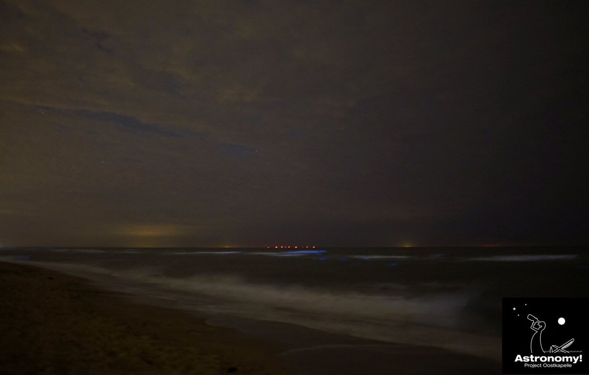 Doenker's tweet photo. #Zeevonk afgelopen nacht weer zichtbaar vanaf het strand te Oostkapelle https://t.co/OnQ0Gh8jMD