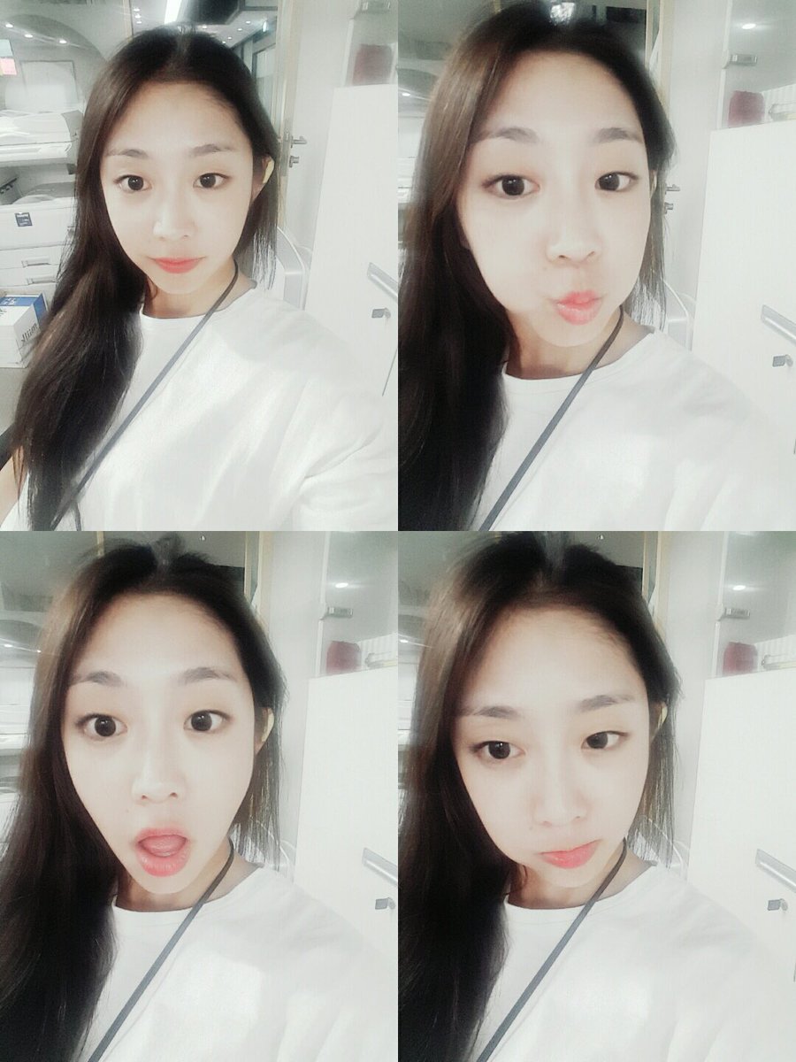 Official_LVLZ's tweet photo. [#지수] 러블리너스!!! 지수랑 채팅할래요?!
글타면 얼른 방 들어올준비!!! 레디이잉셋꼬우!!!♡♡♡ 
▶️  https://t.co/MBJZvsHRn3 https://t.co/3yyp3cHNLu