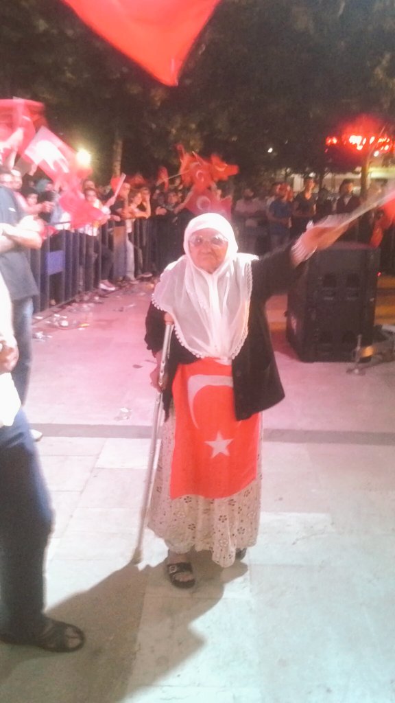 Sɑhipsiz olɑn vɑtɑnın bɑtmɑsı hɑktır,