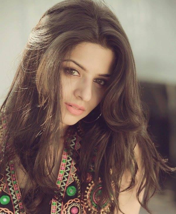 FilmyTamil's tweet photo. Vedhika as school and college girl in Vinodhan: #OruNaalIravil #ActorVarun #Vedhika… https://t.co/3hImQOQUXk https://t.co/ulIS3SkowE
