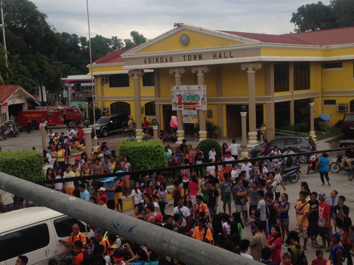 ATM: POLICE PRESENCE/ Security on HAKOT PA MORE EAT BULAGA infront of Asingan Town Hall <a href="/pnppro1/">PRO1</a>