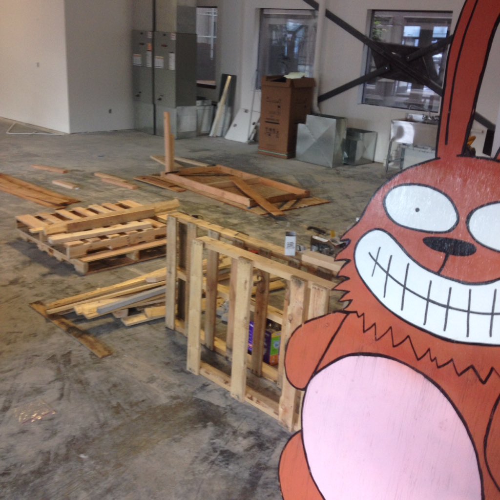GalleryBoom's tweet photo. Enjoying the #build up. Soon to be a #countdown. #art #gallery #DIY #pallets #remodel #conceptart #playtime https://t.co/rwBZb5CNsB