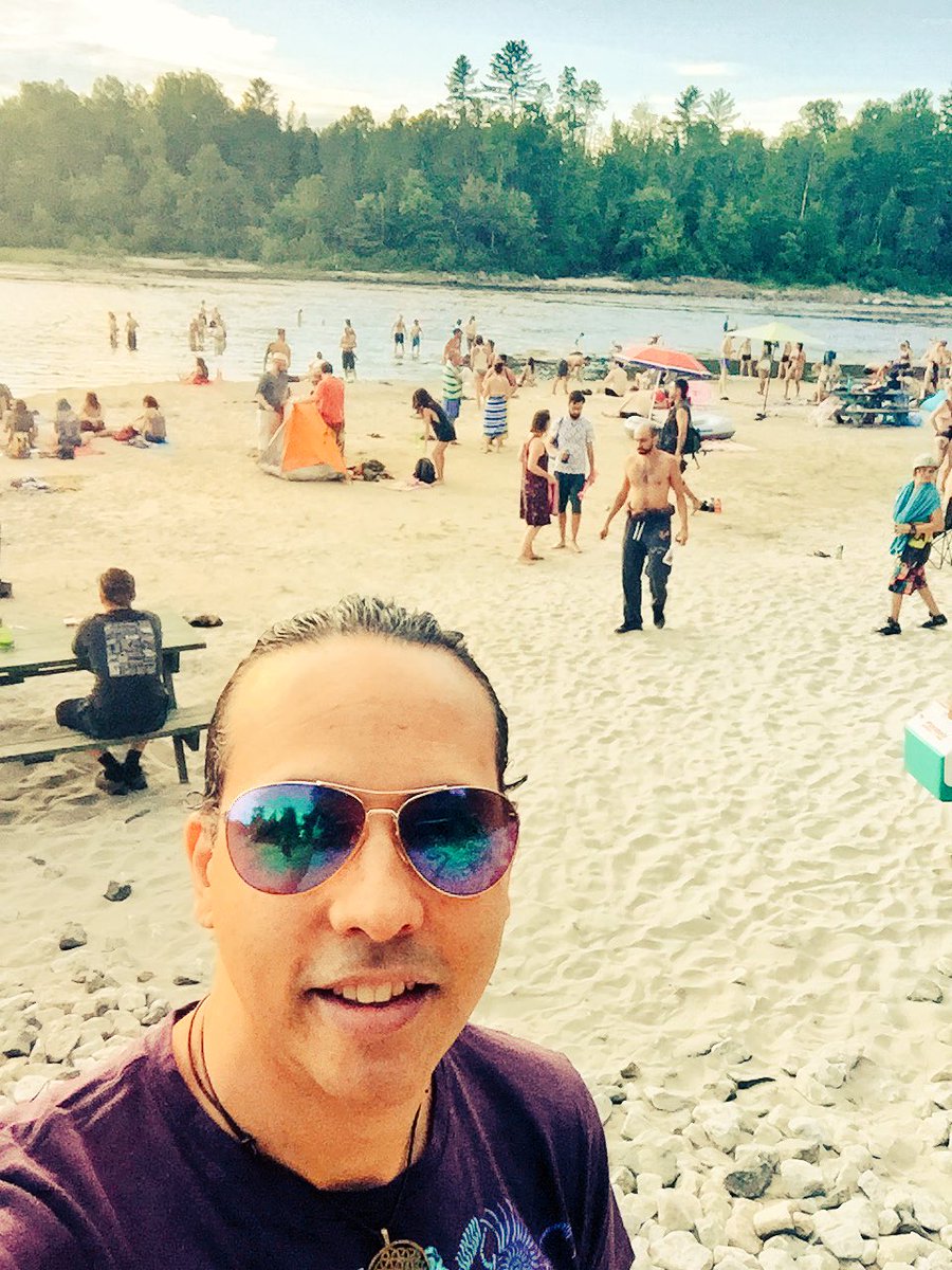 davidstarfire's tweet image. Awesome beach vibes at @Eclipse_Fest in Quebec! #karunastarfire #eclipsefest