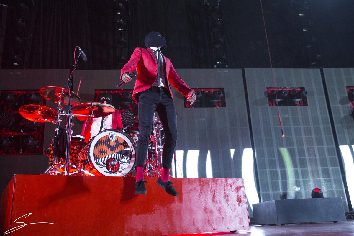 iamstevensewell's tweet photo. @twentyonepilots you were awesome tonight. #ERS2016 #twentyonepilots #indyroadshow #indianaroadshow @FueledByRamen https://t.co/UGfCNZev5c