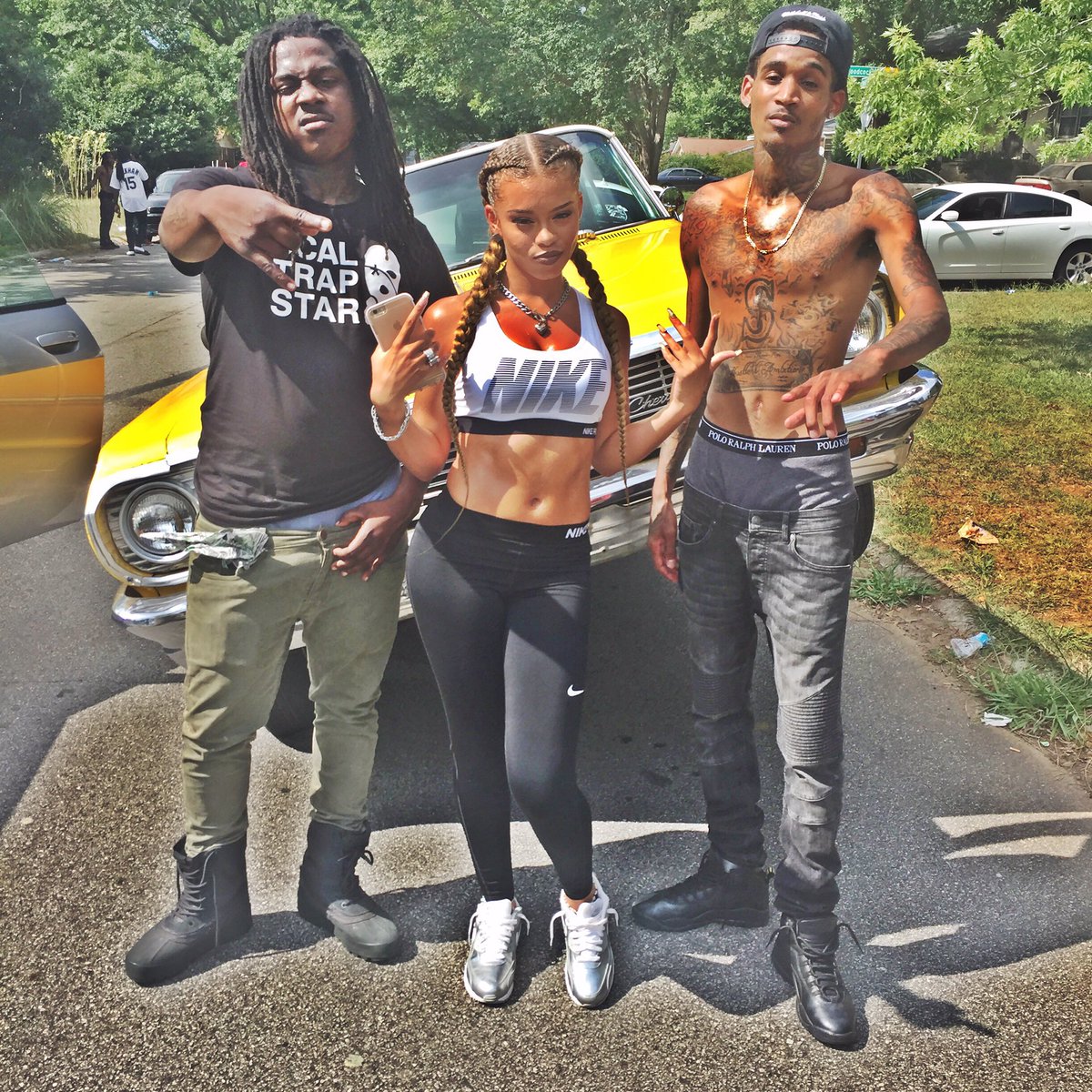 YPG_Chase's tweet photo. "I Did It" #MusicVideoShoot FT @manmansavage s/o @missmulatto247 for pushin up #SoufSideShit #FrontStreetShit 💪🏿 https://t.co/1nu9HEK7FB