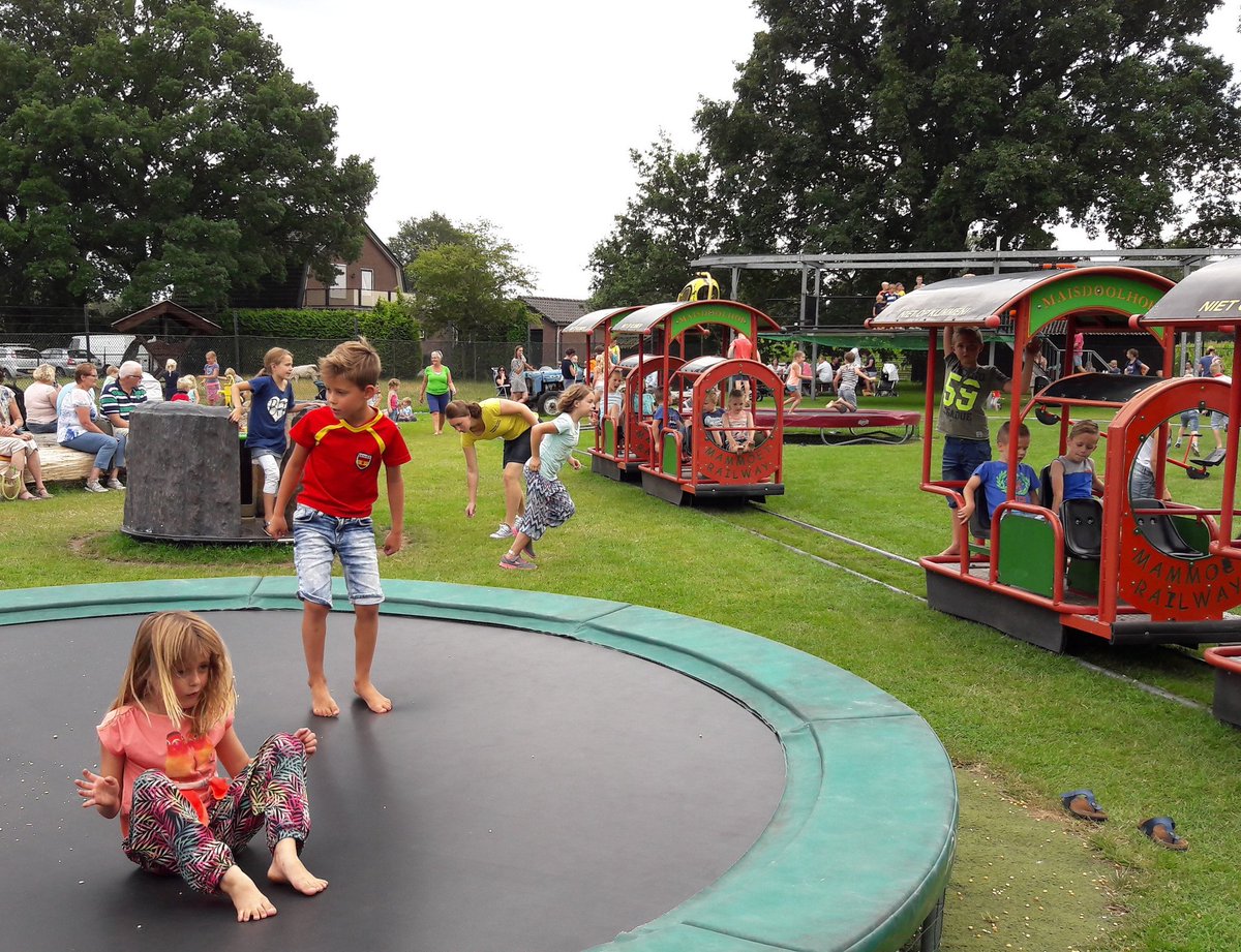 mais_doolhof's tweet photo. vandaag zijn wij weer open van 11.00-17.30! #maisdoolhof #voorthuizen #pretpark #speeltuin #dagje #uit #goedkoop https://t.co/8SOAucuumM