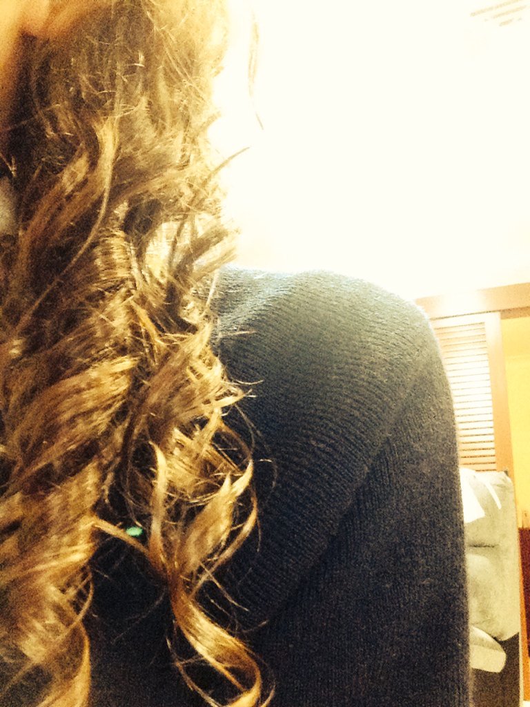 imogenjadehope's tweet photo. My natural hair =CURLEY https://t.co/5FKFlKTEr4
