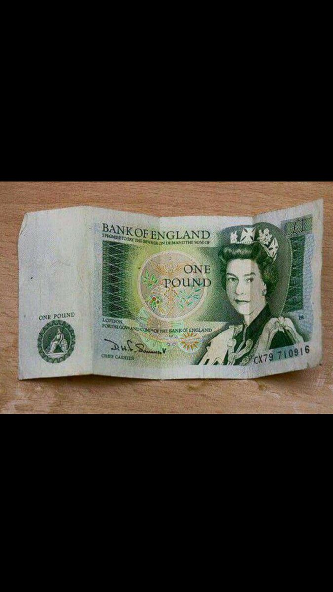 MartayArtay7t7's tweet image. Imagine if we had a poundland store back in the 80's! The tills would be full of paper! #poundland #onepoundnote