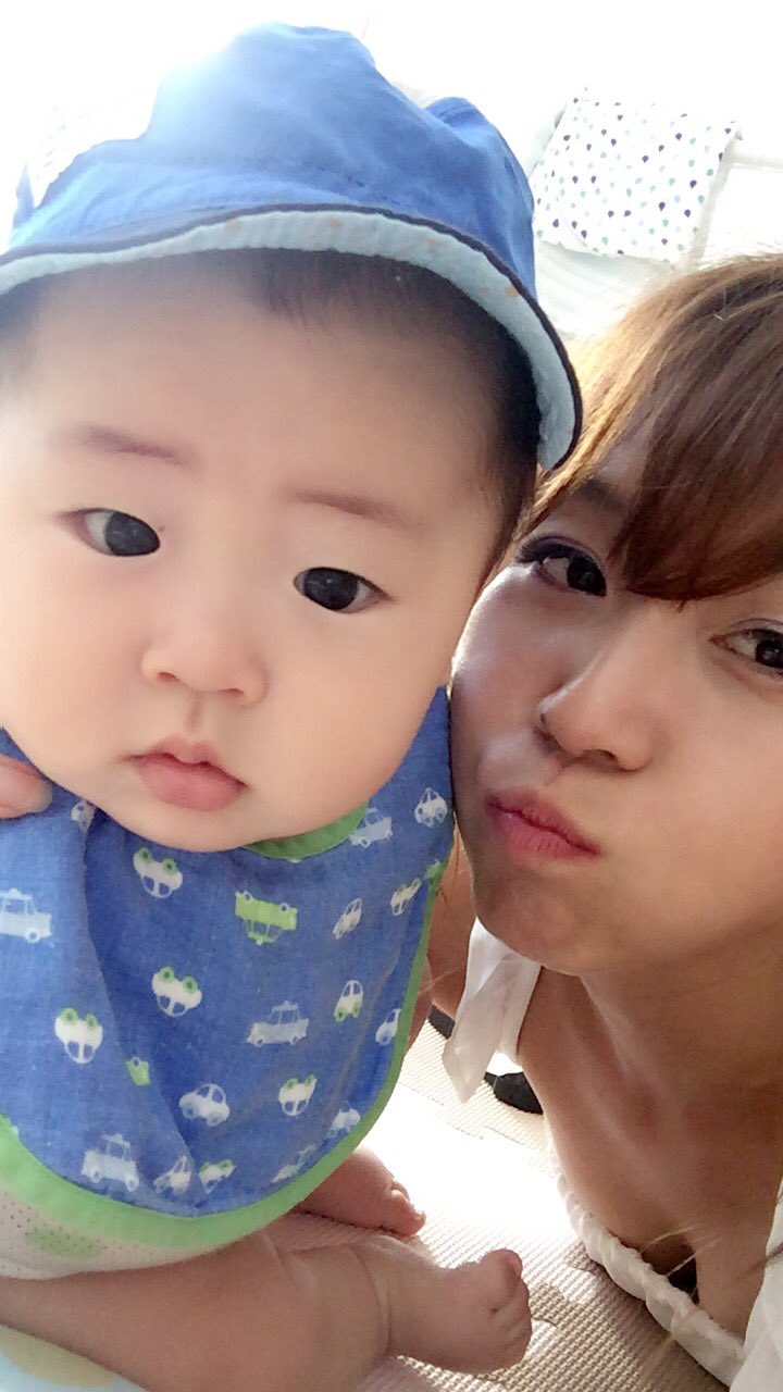 南々井梢 Pa Twitter 赤さんと大人 黒目の大きさ同じね それにしても おもしろいくらいめっちゃきれいな一重まぶただな 笑 成長とともに二重になる気配なし くっきりした二重まぶた勢が多い家系で レアなくっきり一重 塩顔イケメンに育つんだぞ T