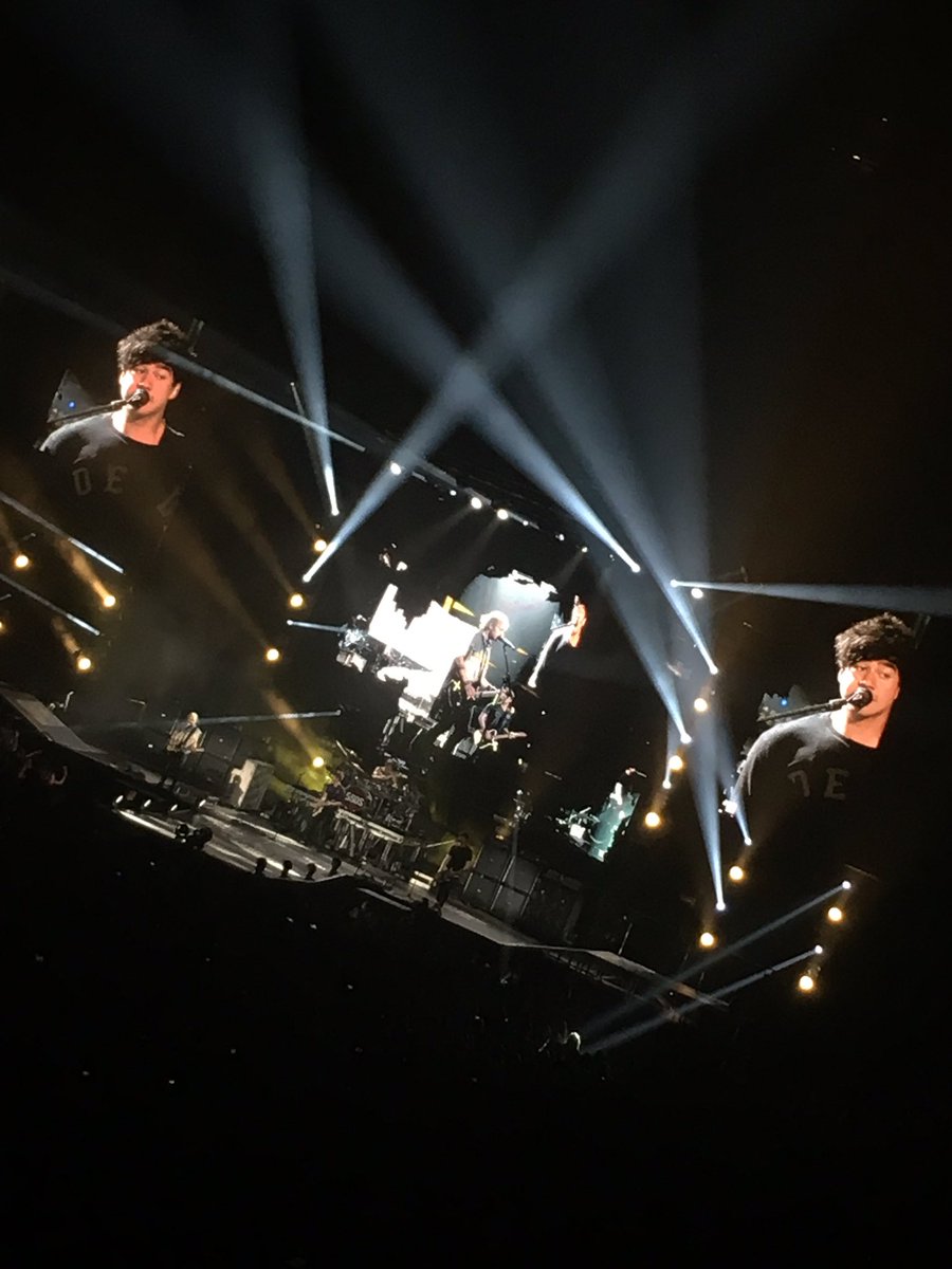 HannahFrankl's tweet photo. they killed it out there 🤘🏻so proud #5SOSXEC #5SOSHiatus @5sos @Michael5SOS @Calum5SOS @Luke5SOS @Ashton5SOS https://t.co/ZMLOYSYuOH
