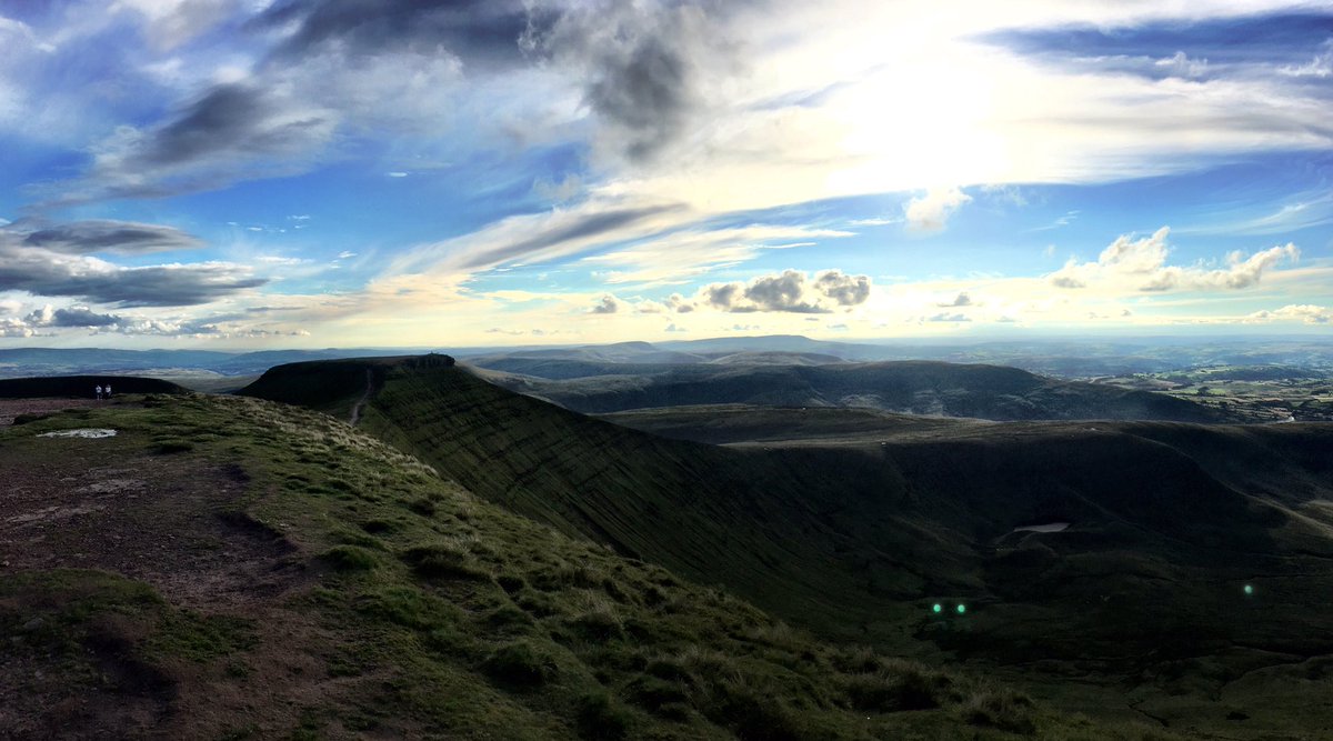 Beautiful Beacons #visitwales  #picoftheday #itsyourwales #breconbeaconsnationalpark #BreconBeacons @BeaconsPhotos