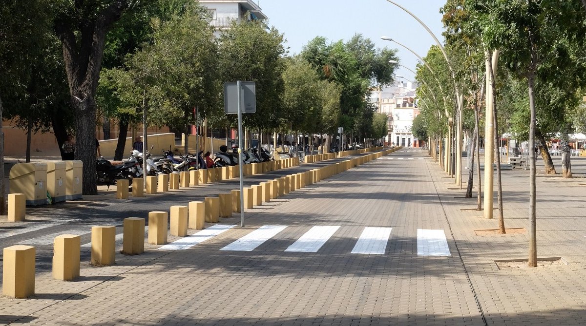 Ayto_Sevilla's tweet photo. Hoy comienzan las obras de reparación del pavimento de la Alameda de Hércules #Sevillahoy https://t.co/4eHlycHU9x