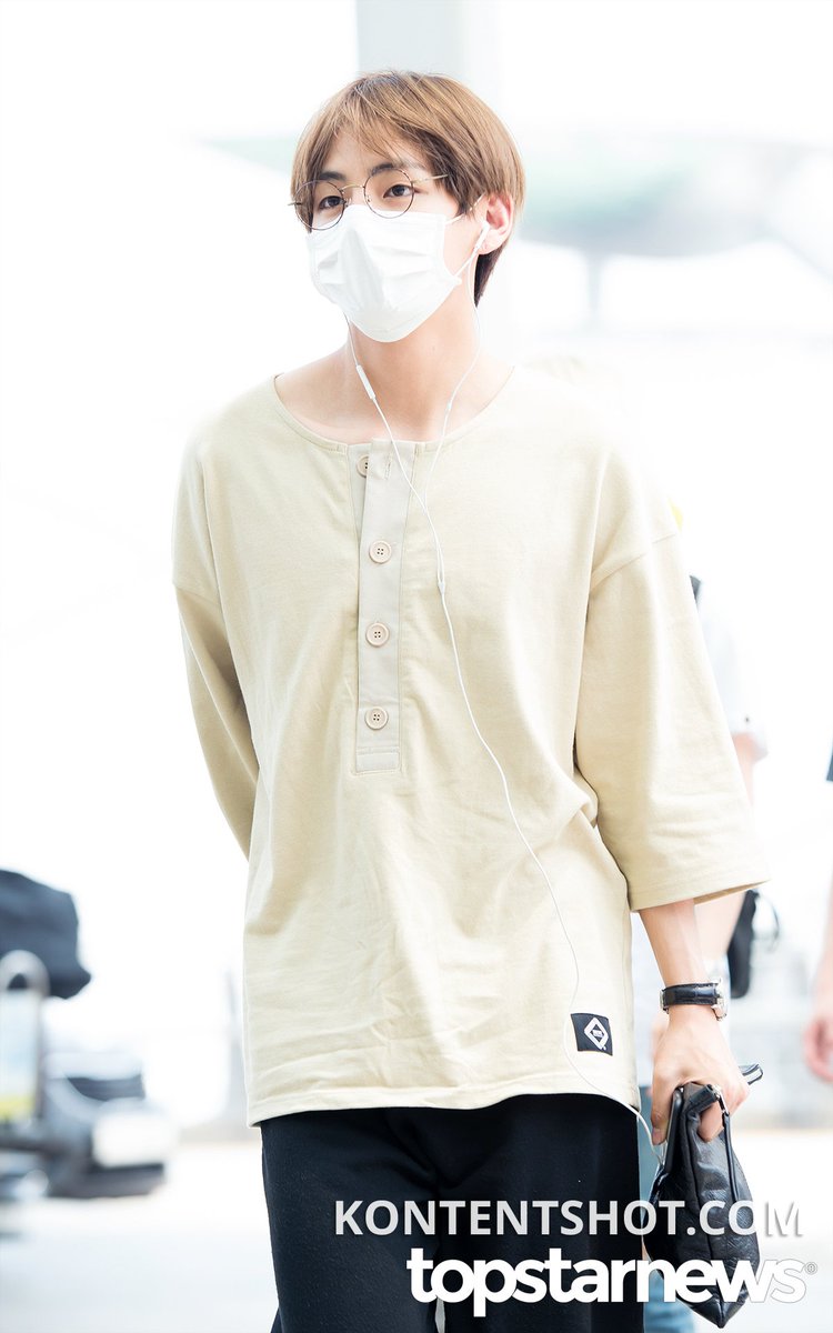 Bangtan Style⁷ (slow) on X: BTS at Incheon Airport 210918 #RM #V