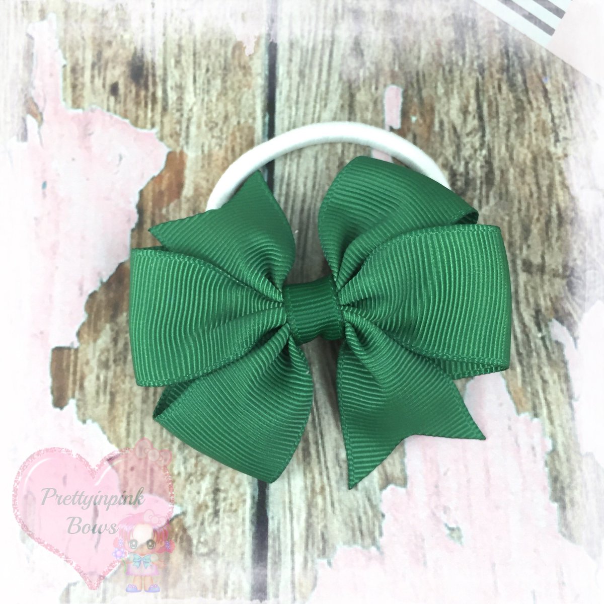 prettyinpinkbow's tweet photo. New school bobbles ! #grass #summer ?? What schools are green ?? 💚💚 https://t.co/mr8crF0vjn