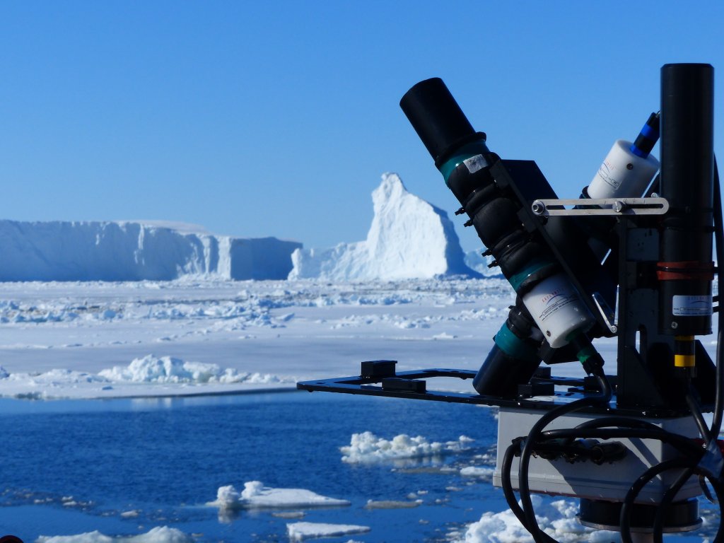 GreenEdgePrj's tweet photo. Evaluate the #color of the water surface! #GreenEdge #Amundsen https://t.co/eM8OuFqACr