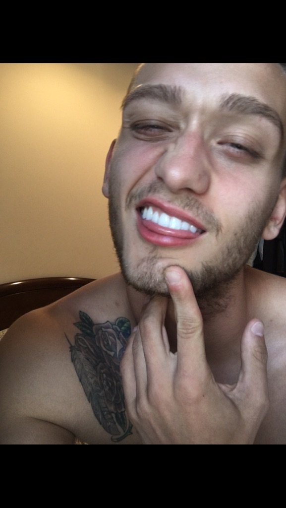 codysaintgnue's tweet photo. #NationalGirlfriendDay when you single AF. Where da BAE DOEE? 🤔 https://t.co/IlfTGAysyk