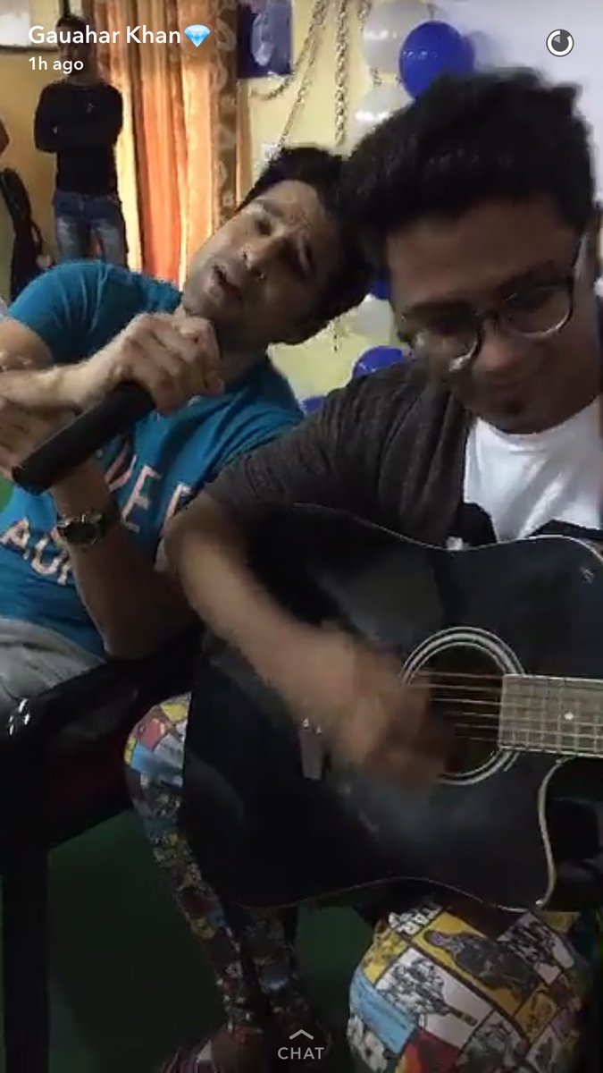 RKzFandom's tweet photo. .@RK1610IsMe singing #TeriYaad
#FeverInRaipur ๐๐๐ https://t.co/y8VmdtqFqU