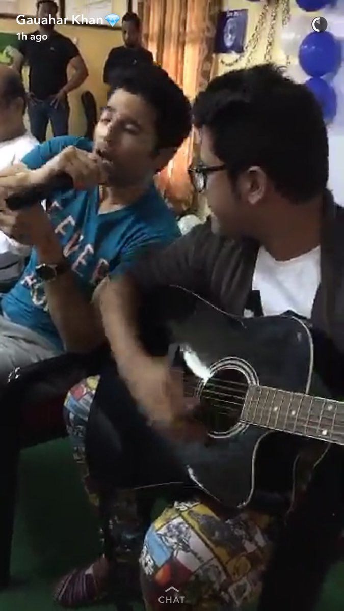 RKzFandom's tweet photo. .@RK1610IsMe singing #TeriYaad
#FeverInRaipur ๐๐๐ https://t.co/y8VmdtqFqU