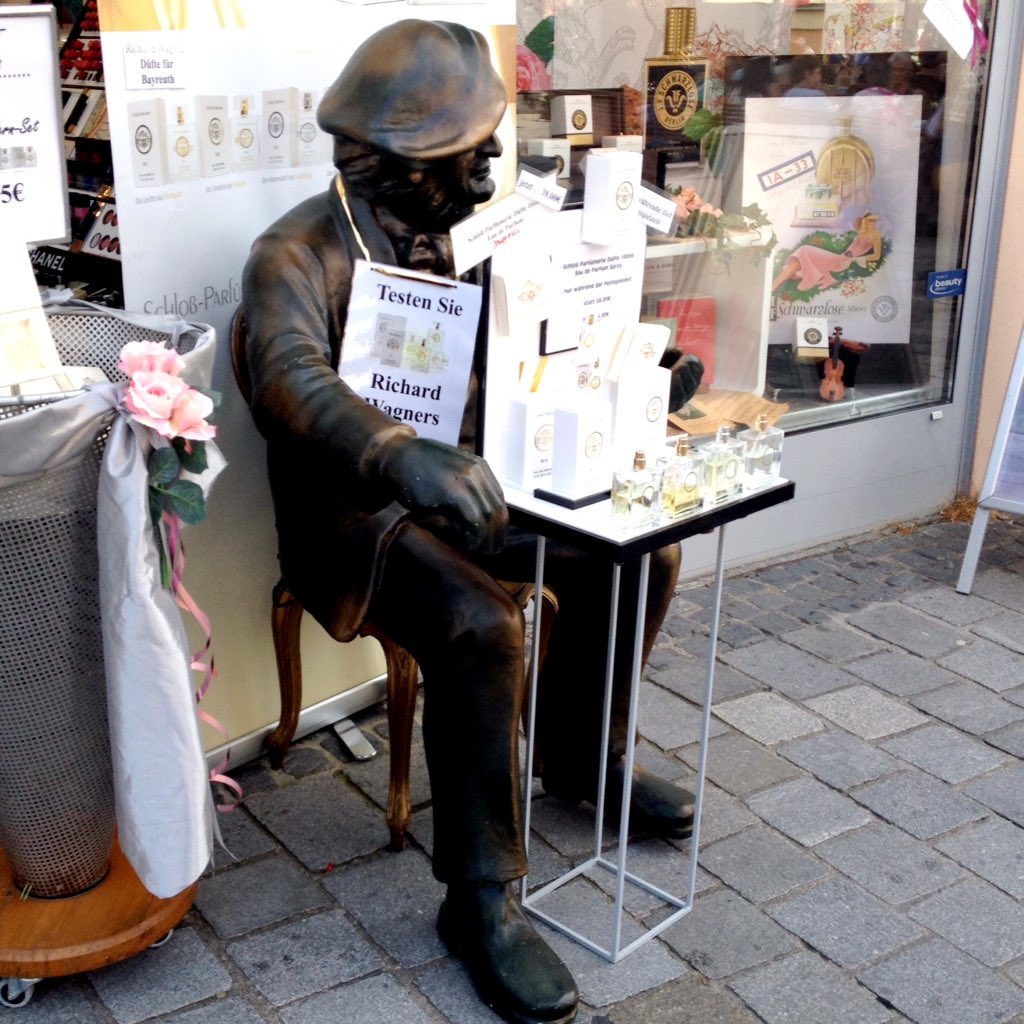 inter_mezzo's tweet image. "Hello my name's Richard and I'd like to introduce you to my new fragrance range"
"What?"
"A bit like Lynx I guess"