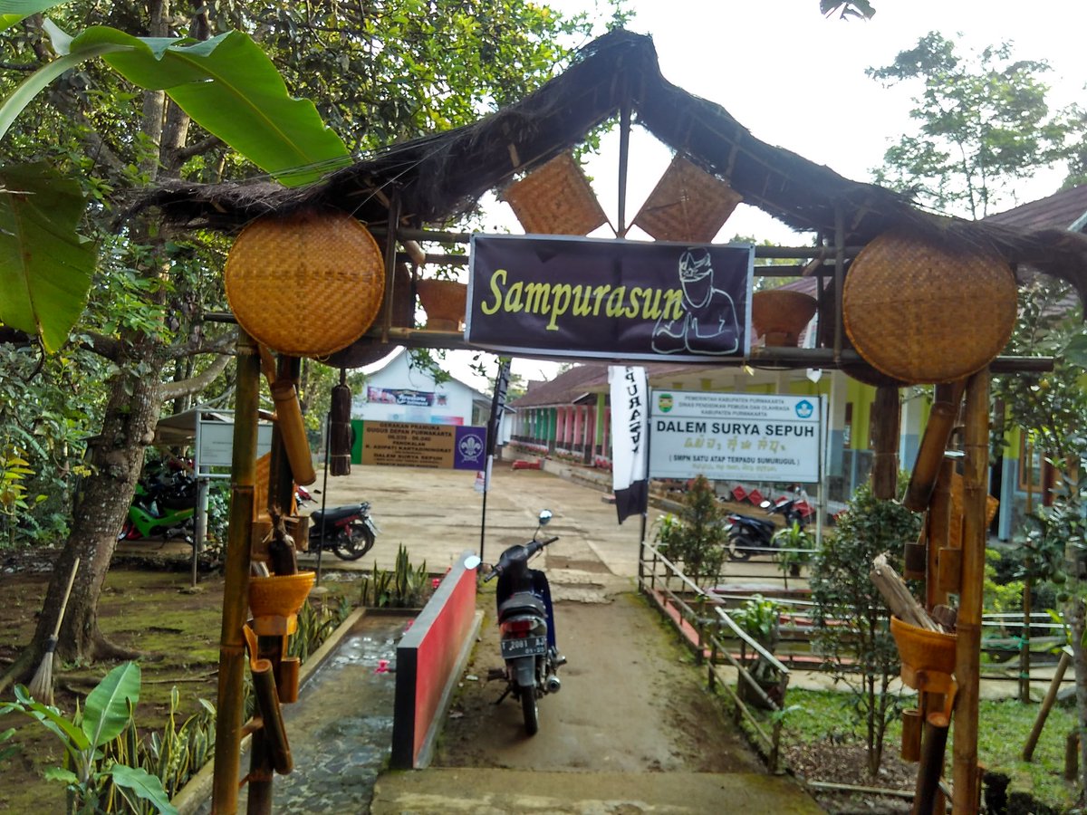 SatapSumurugul's tweet photo. Assalamualaikum.. Sampurasuun pangresa... .  #purwakartaistimewa #gapuraNuAing https://t.co/rYpIHUG23N
