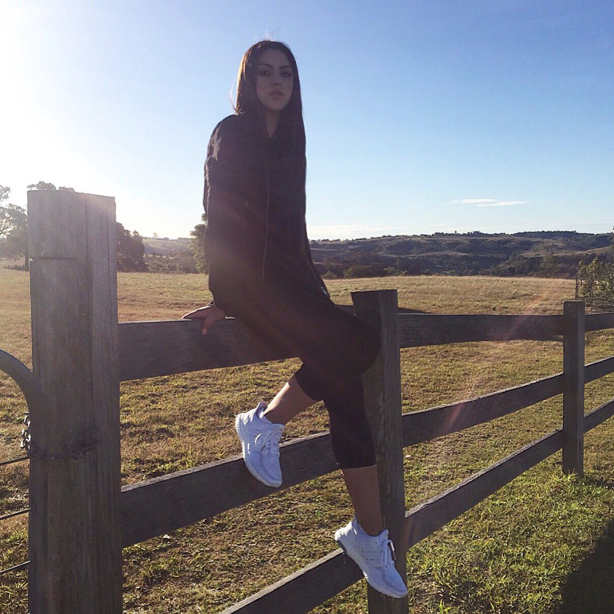 EMILIA VICTORIA tweet media