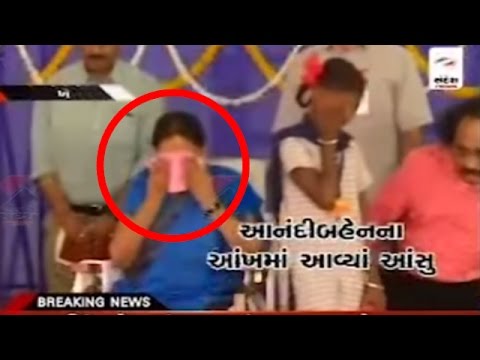 loopitindia's tweet image. CM Anandiben Patel Cried During Parvesotsav
watch full video: goo.gl/2WCnjE
#AnandibenPatel