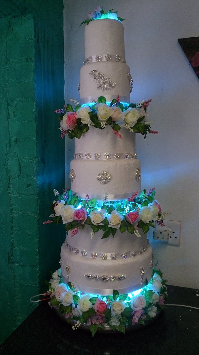 malcolmdavidsa's tweet photo. https://t.co/Cl3EW3Jprv with bling and lights https://t.co/eAV4HMoiKF