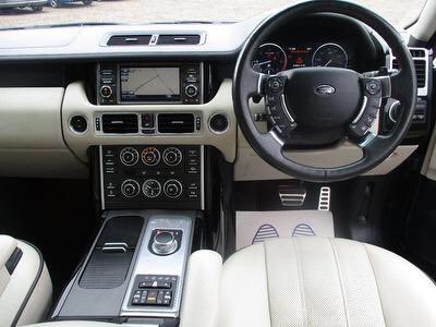 ⚫️NEW IN

⚫️Land Rover Range Rover 4.4        TD V8 Westminster 4x4 5dr      Ivory leather black piping