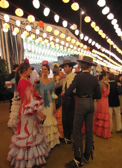 Do check out <a href="/USATODAY/">USA TODAY</a> on <a href="/NMM_IntFolkArt/">MoIFA</a> tremendous Flamenco exhibit usat.ly/2aoJCbt  #Flamenco #Dance