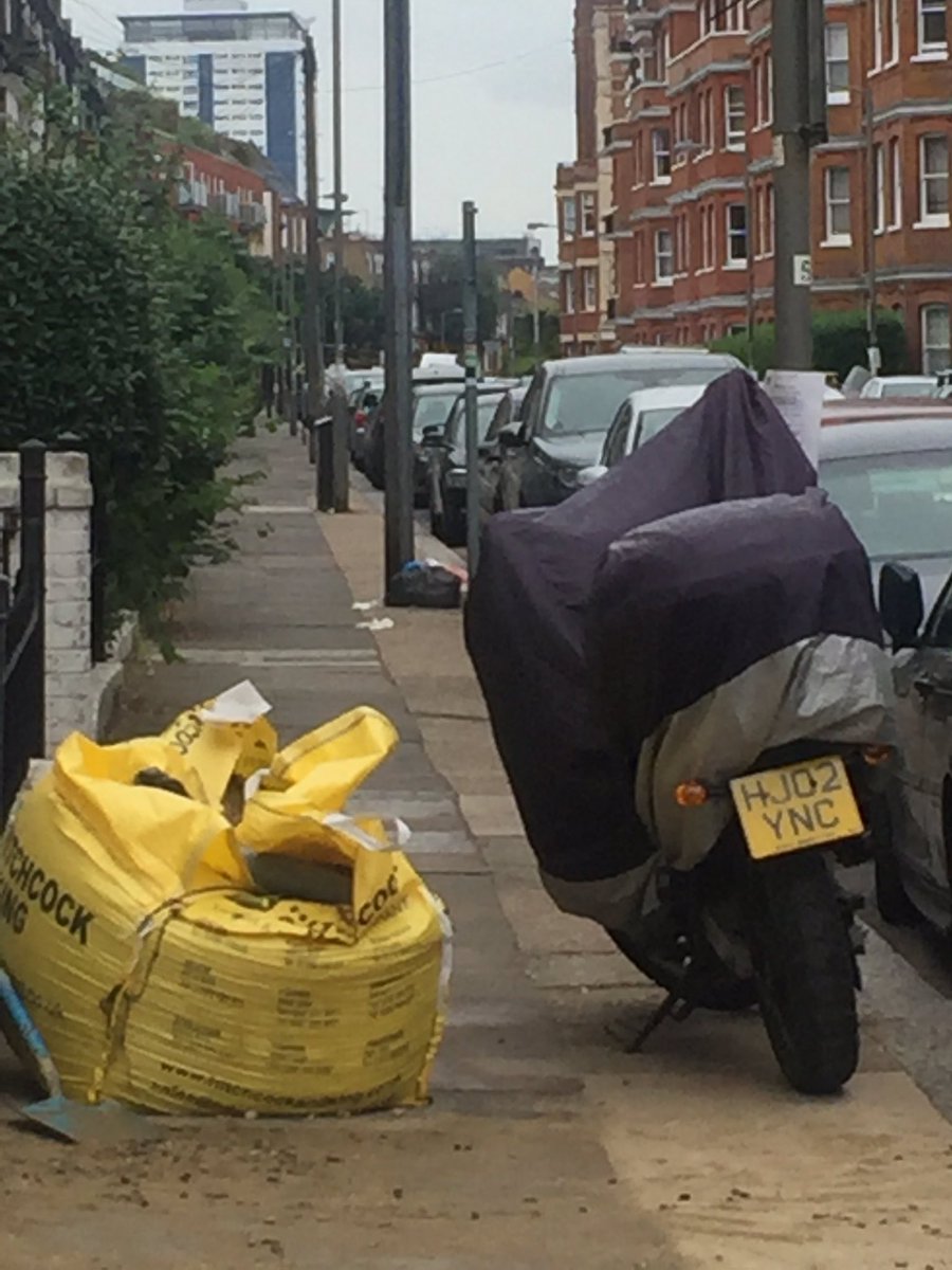 Some people don't give a sh1t where they park
#parking #london #fuckyou #respect