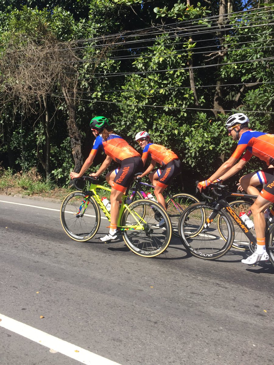 FortAltCit's tweet photo. @marianne_vos @AvVleuten en @WoutPoels in een klimmetje van het Rio parcours @TeamNLtweets https://t.co/vxZjCjxasa